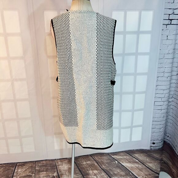 Chico's Gigi Black White Wool Blend Textured Knit Fringe Cardigan Vest Size 2 - Picture 5 of 9